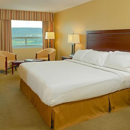 וויליאמס לייק Coast Fraser Inn חדר תמונה