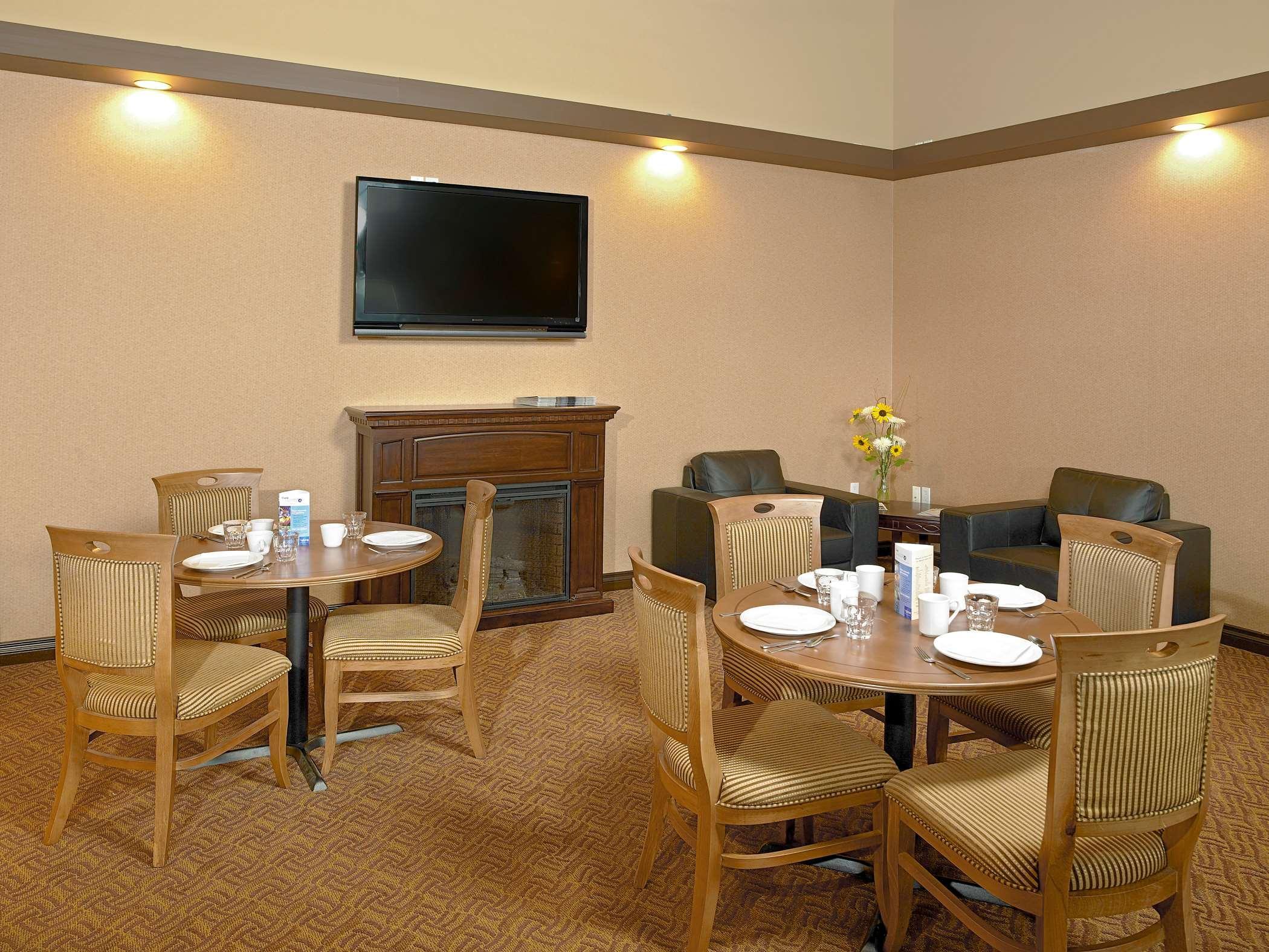 וויליאמס לייק Coast Fraser Inn מסעדה תמונה