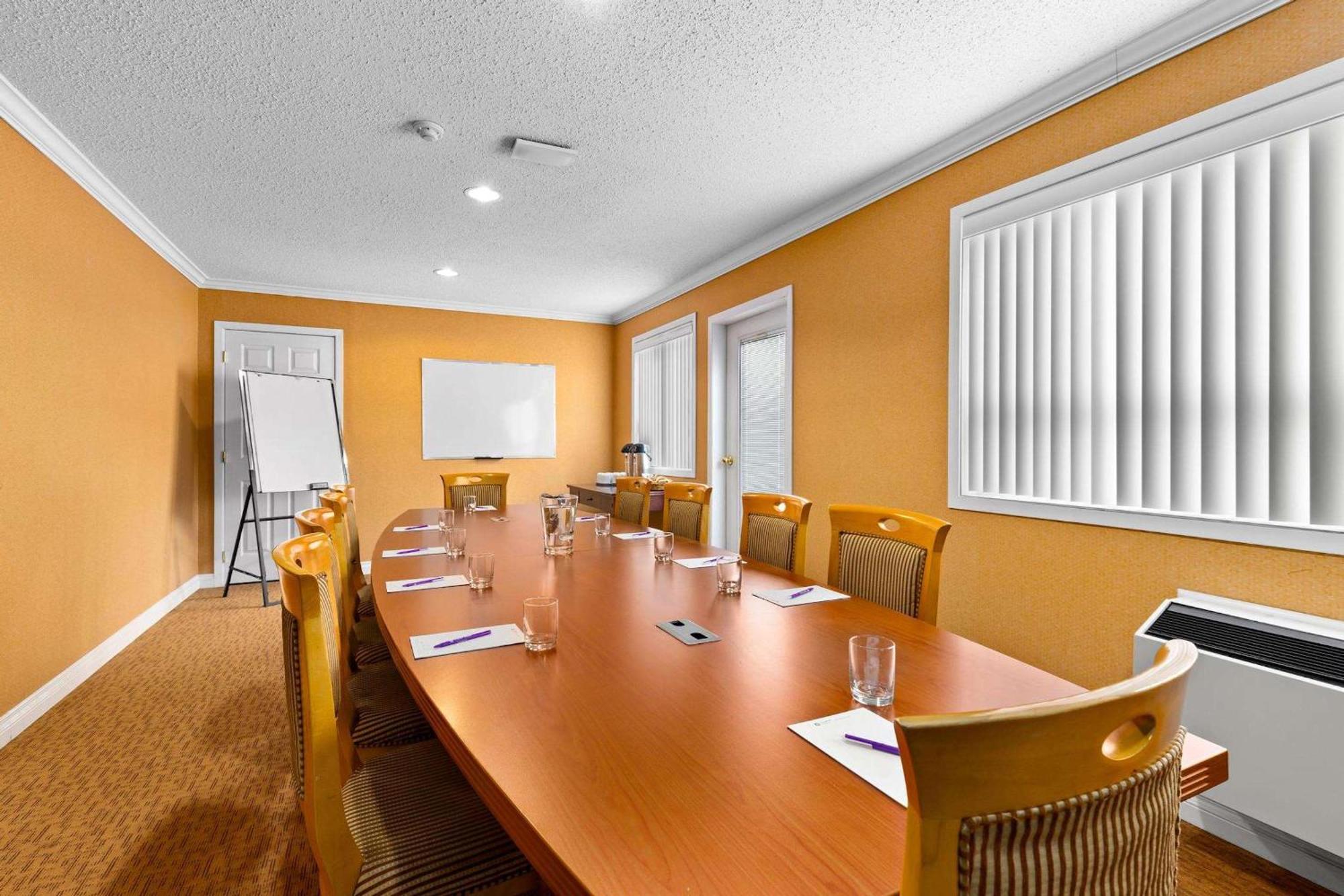 וויליאמס לייק Coast Fraser Inn מראה חיצוני תמונה