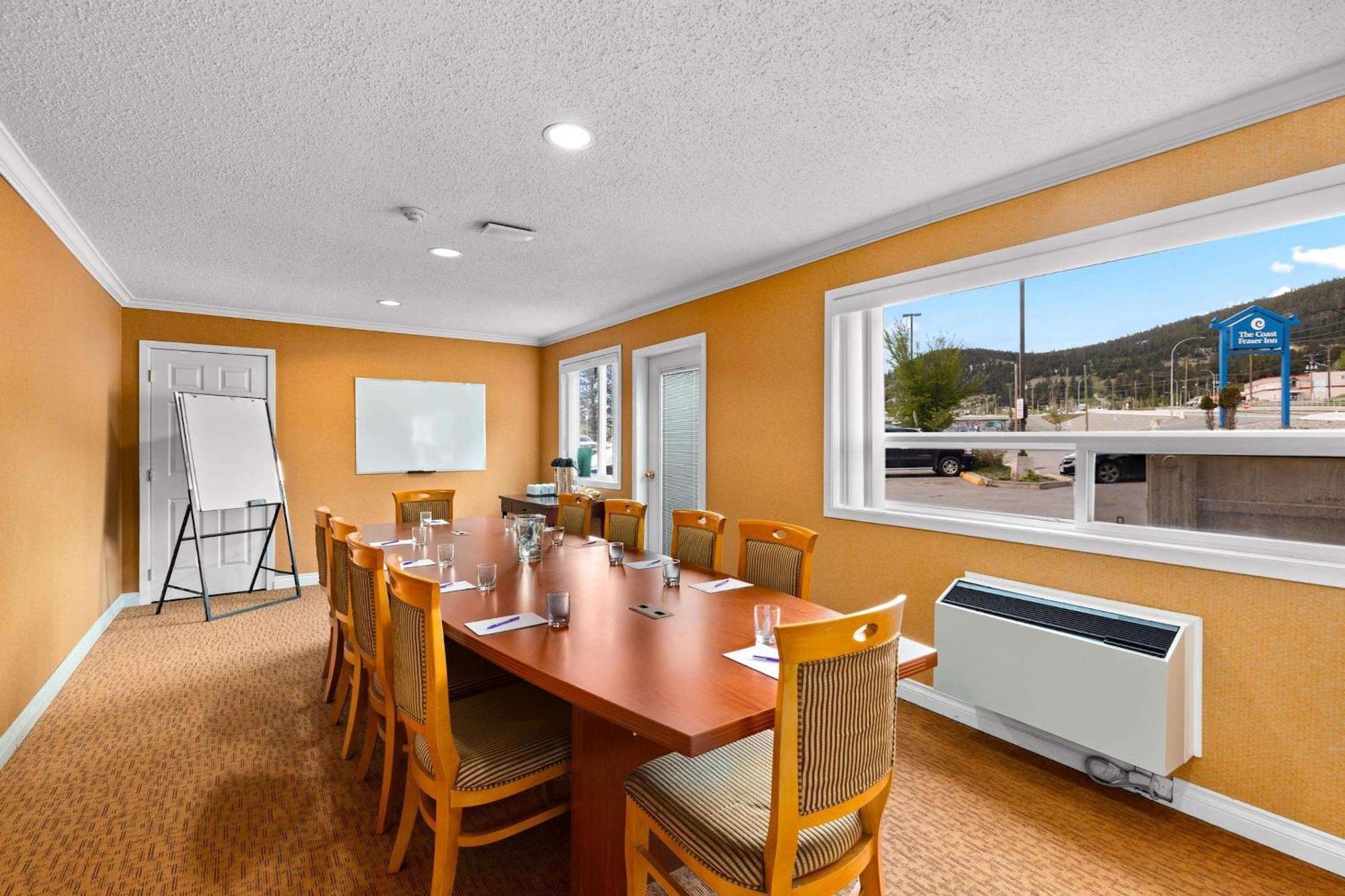 וויליאמס לייק Coast Fraser Inn מראה חיצוני תמונה